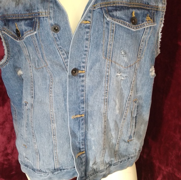 Distressed blur jean vest - Picture 3 of 6